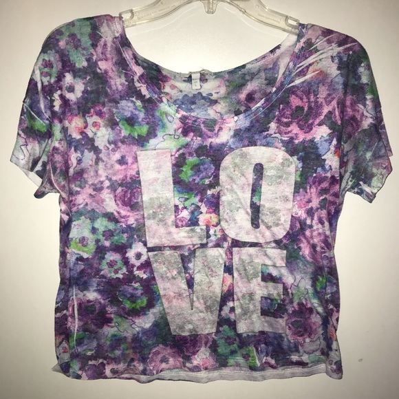 Cute “LOVE” t-shirt - Picture 1 of 3